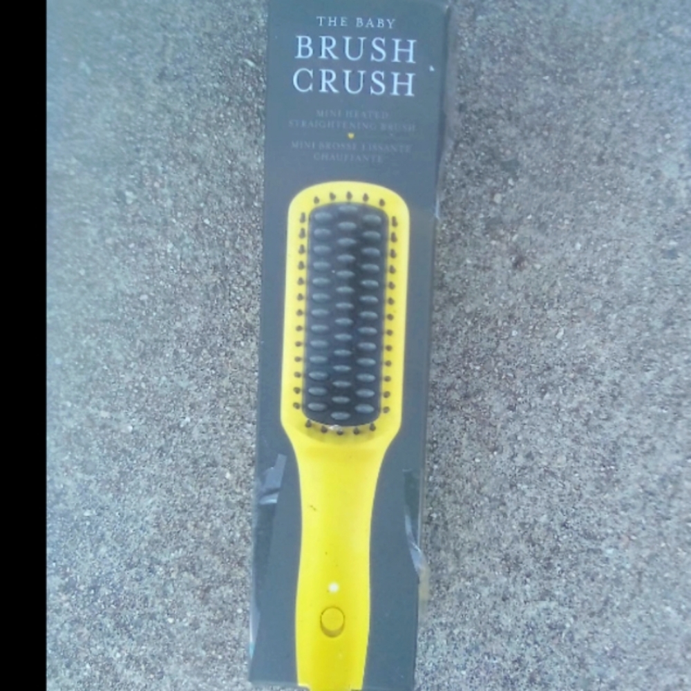NWTS BABY CRUSH BRUSH BY DRYBAR